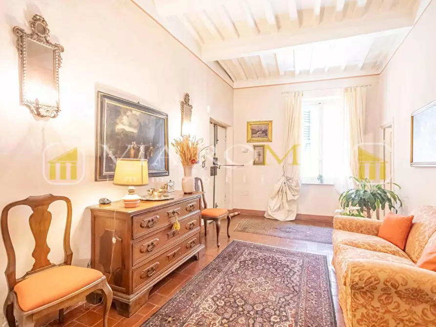 Immagine 21 di Appartamento in vendita  a Lucca