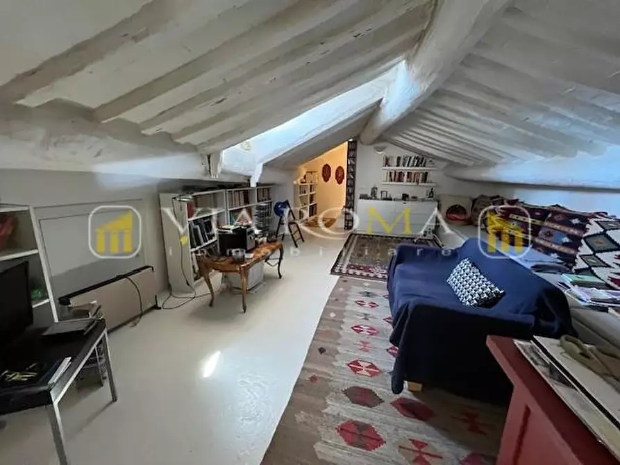 Immagine 33 di Appartamento in vendita  a Lucca
