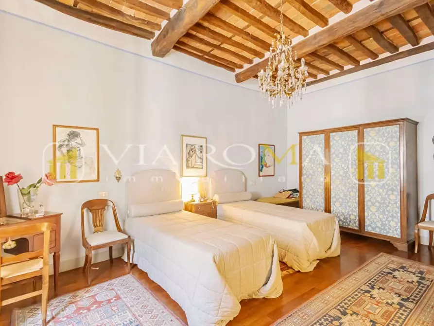 Immagine 13 di Appartamento in vendita  a Lucca