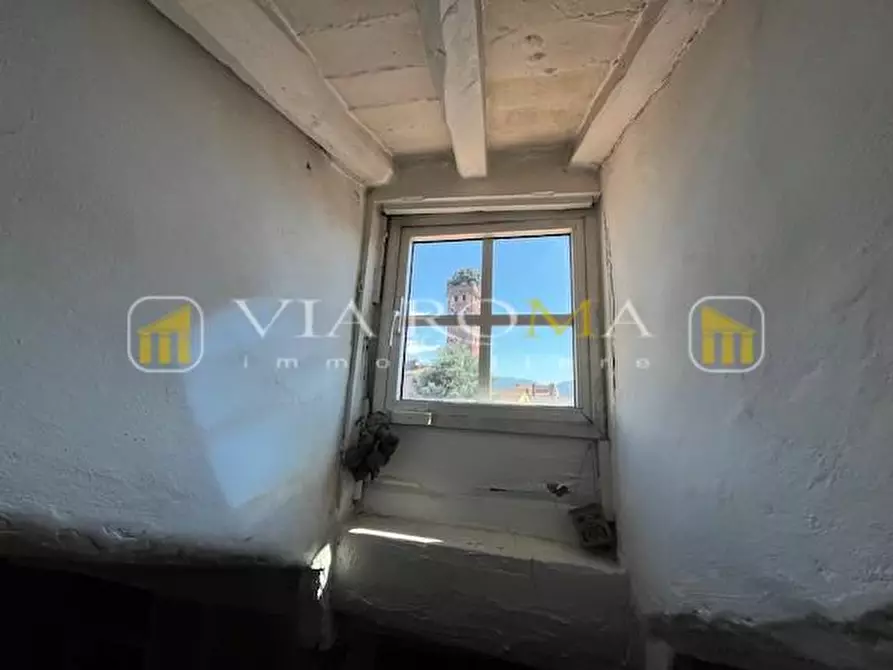 Immagine 32 di Appartamento in vendita  a Lucca