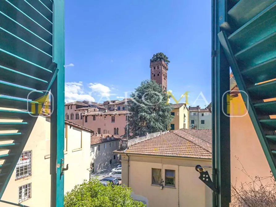 Immagine 40 di Appartamento in vendita  a Lucca
