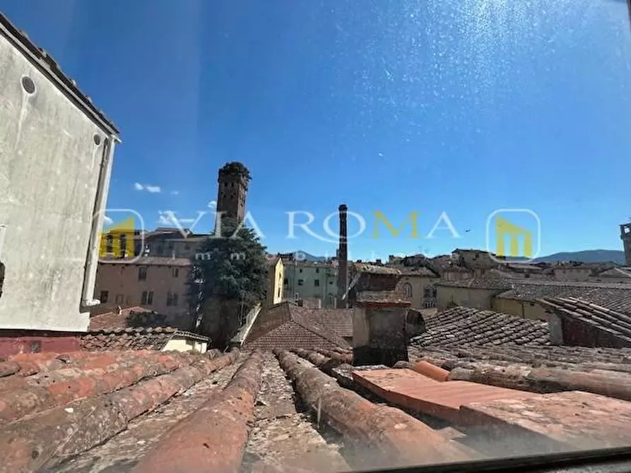 Immagine 37 di Appartamento in vendita  a Lucca