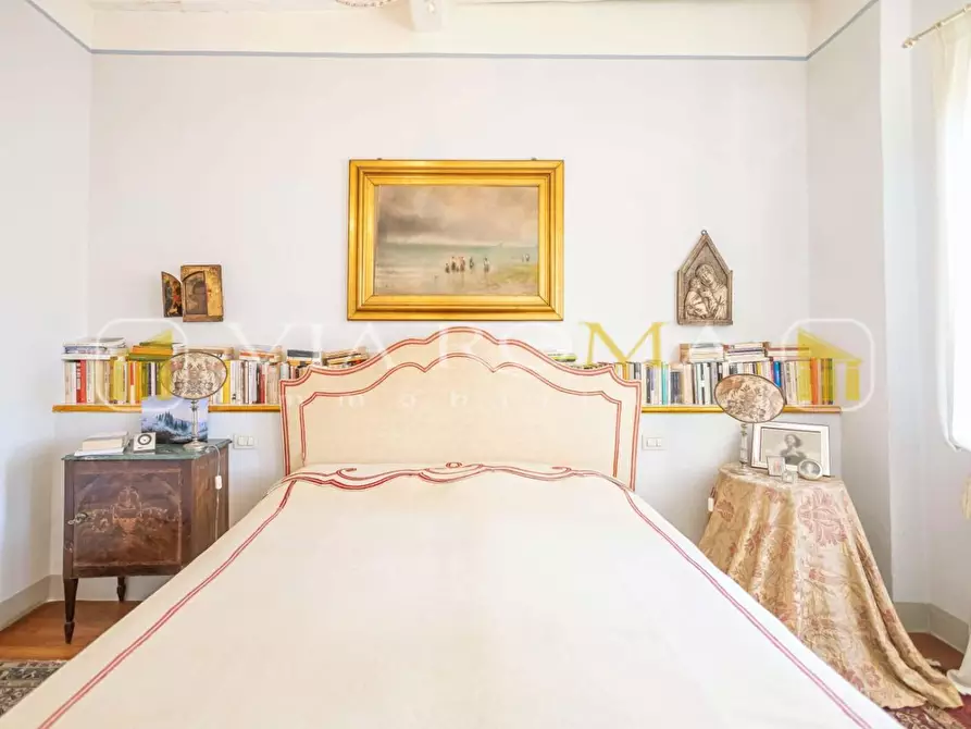 Immagine 11 di Appartamento in vendita  a Lucca