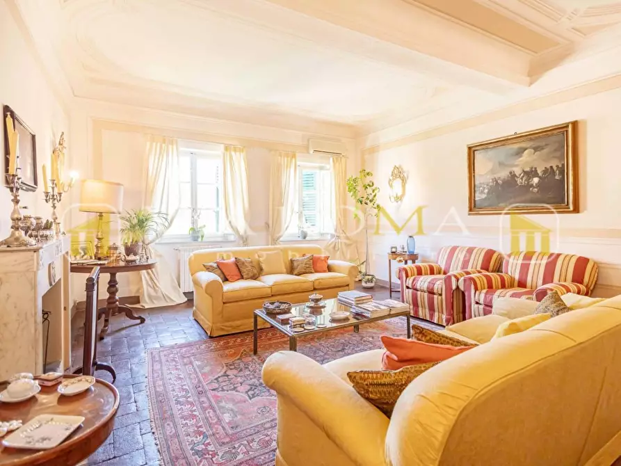 Immagine 4 di Appartamento in vendita  a Lucca