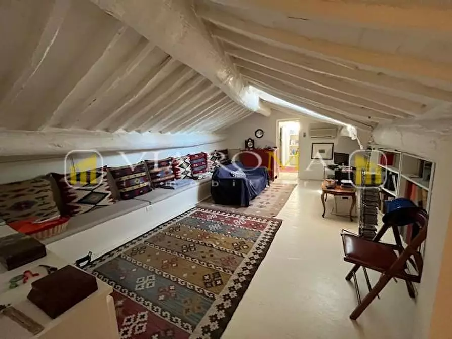 Immagine 29 di Appartamento in vendita  a Lucca