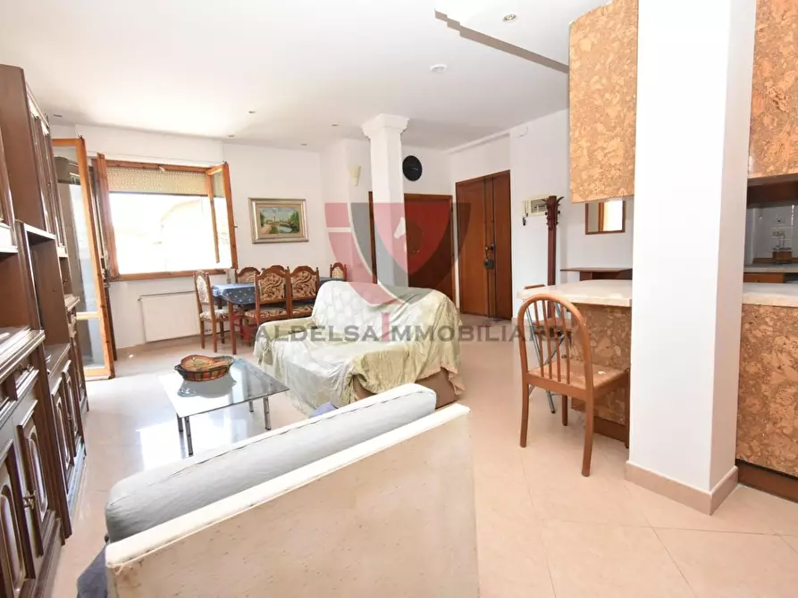 Immagine 25 di Appartamento in vendita  a Colle Di Val D'elsa