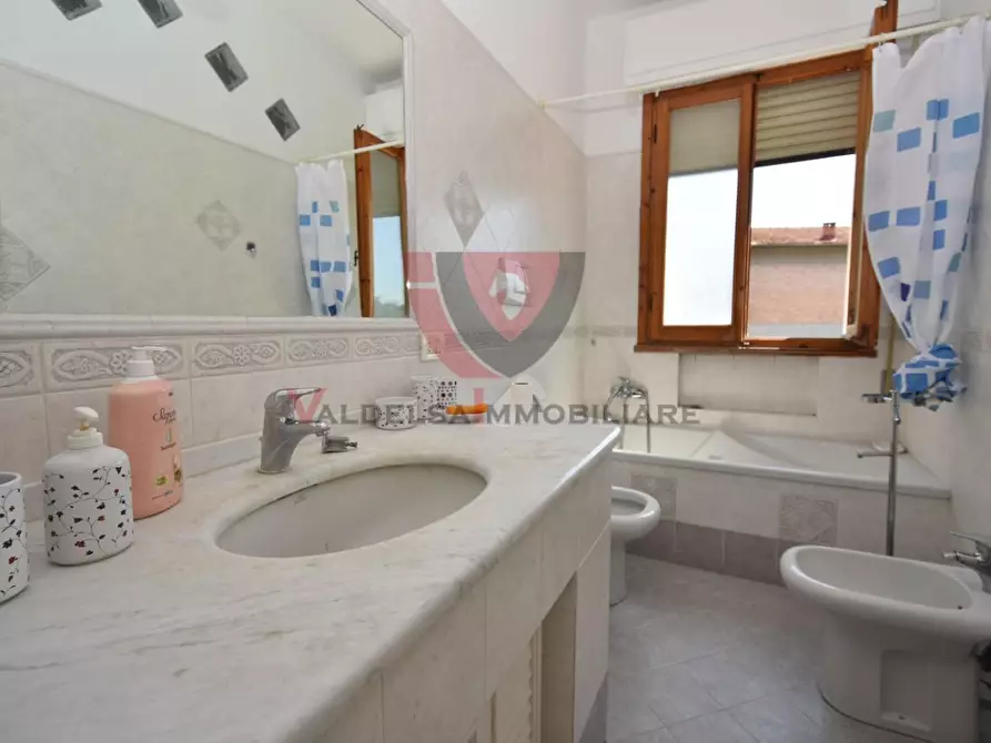 Immagine 17 di Appartamento in vendita  a Colle Di Val D'elsa