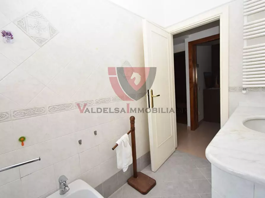 Immagine 18 di Appartamento in vendita  a Colle Di Val D'elsa