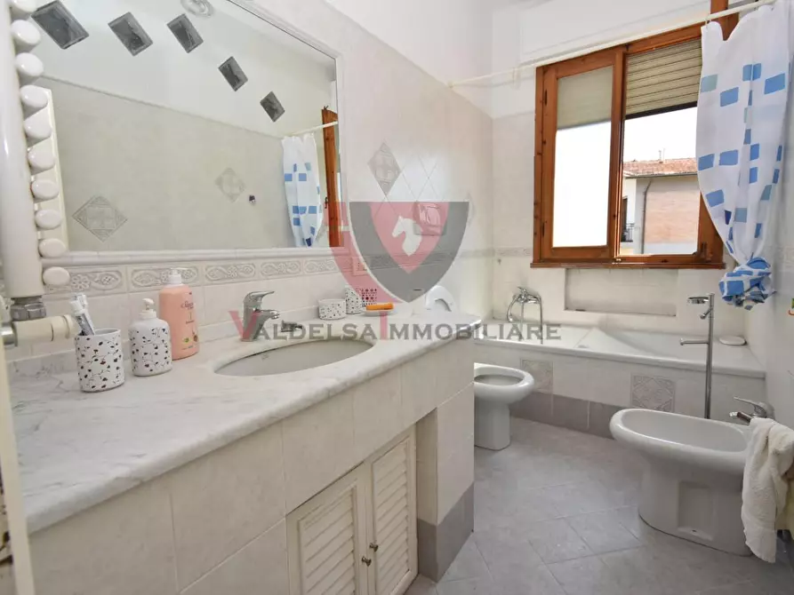 Immagine 16 di Appartamento in vendita  a Colle Di Val D'elsa