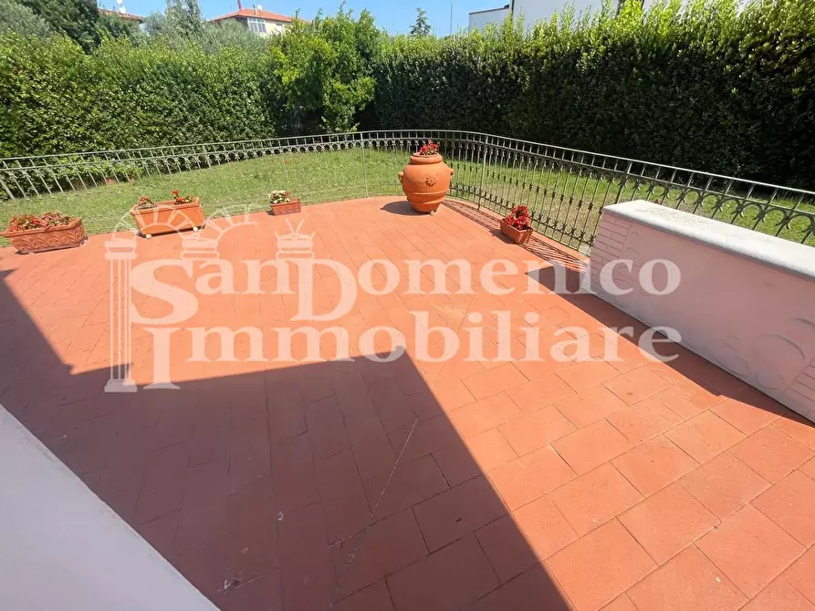 Immagine 65 di Villa in vendita  a Pisa