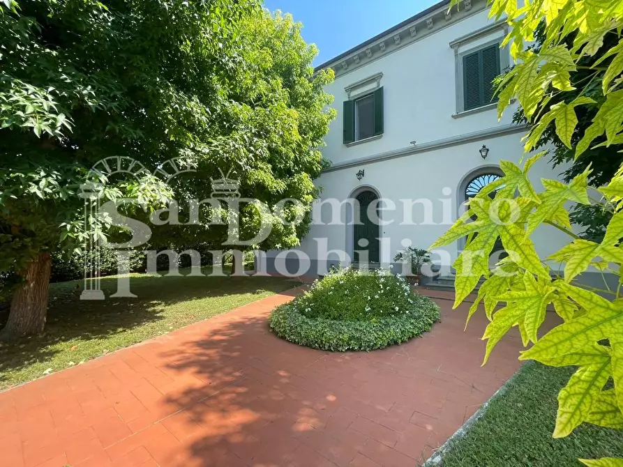 Immagine 1 di Villa in vendita  a Pisa