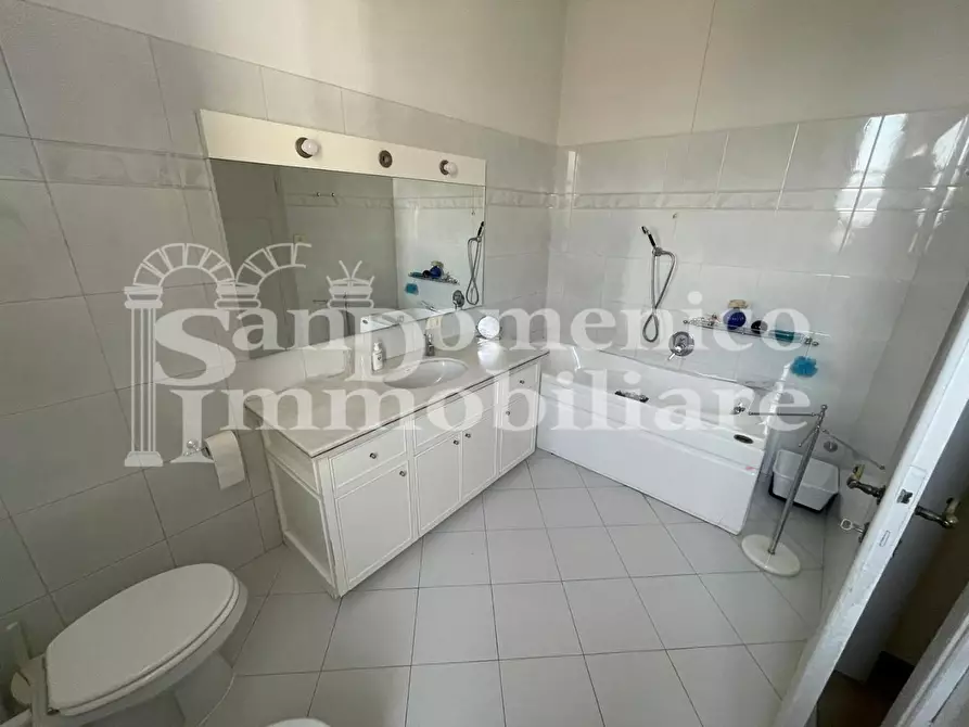 Immagine 45 di Villa in vendita  a Pisa