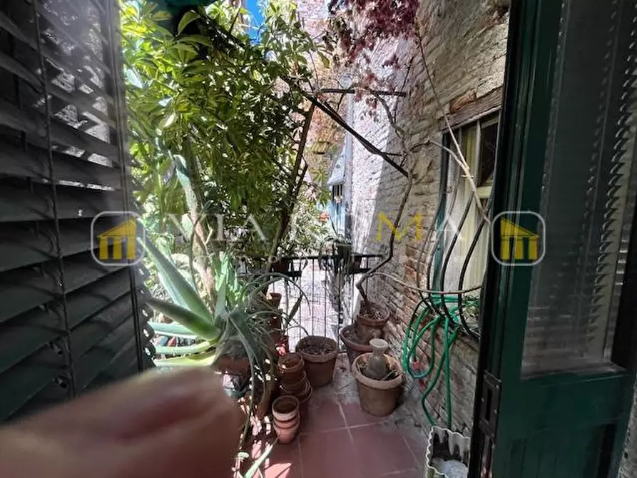 Immagine 23 di Appartamento in vendita  a Lucca