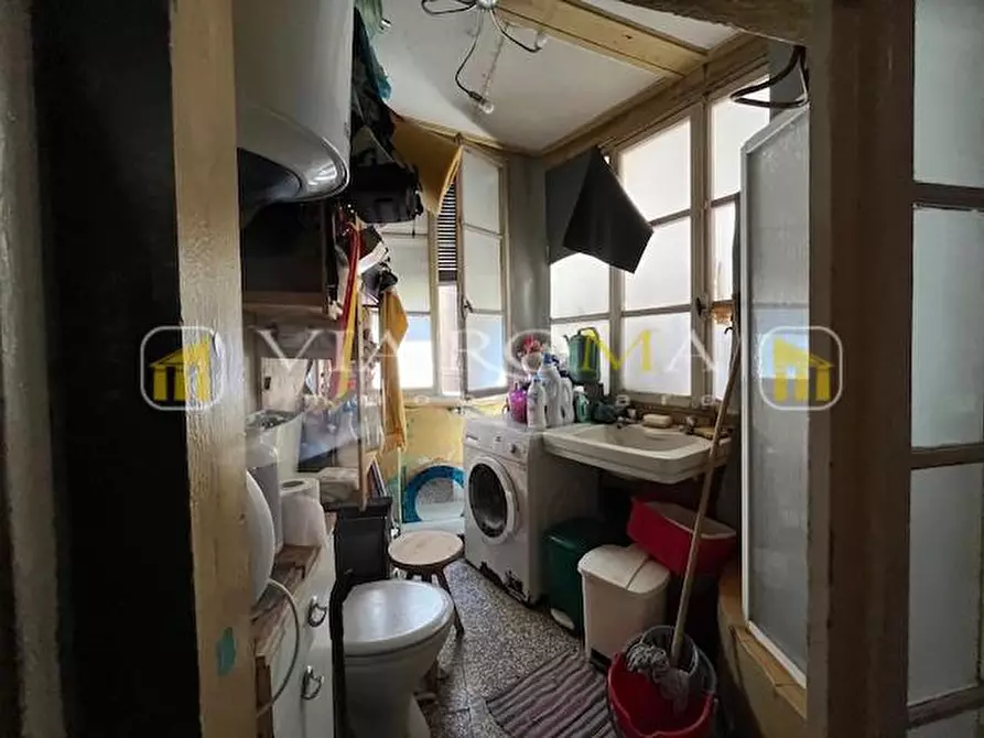 Immagine 16 di Appartamento in vendita  a Lucca