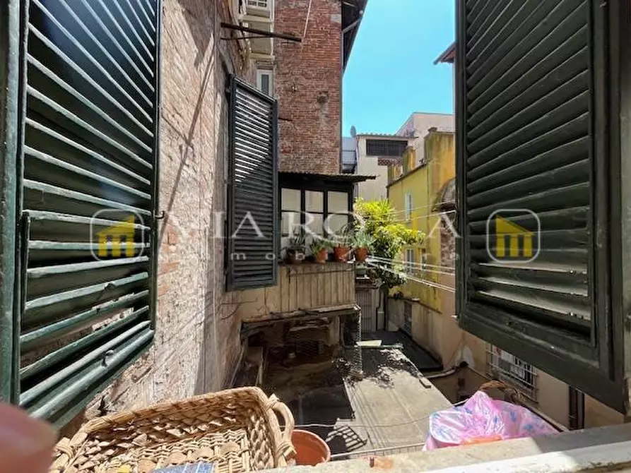 Immagine 10 di Appartamento in vendita  a Lucca