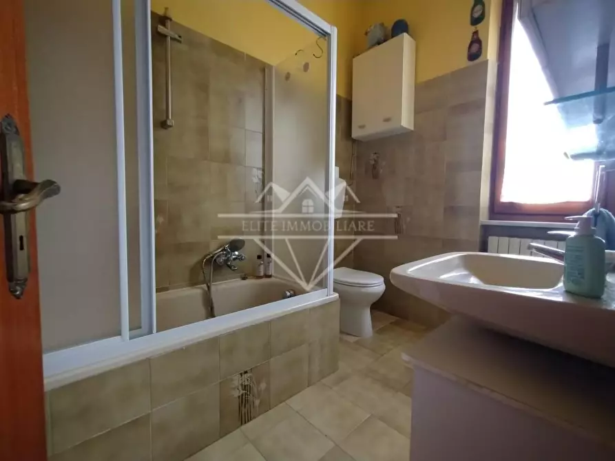 Immagine 7 di Casa bifamiliare in vendita  a Massa