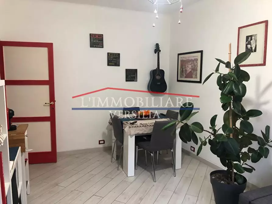 Immagine 3 di Appartamento in vendita  a Montignoso