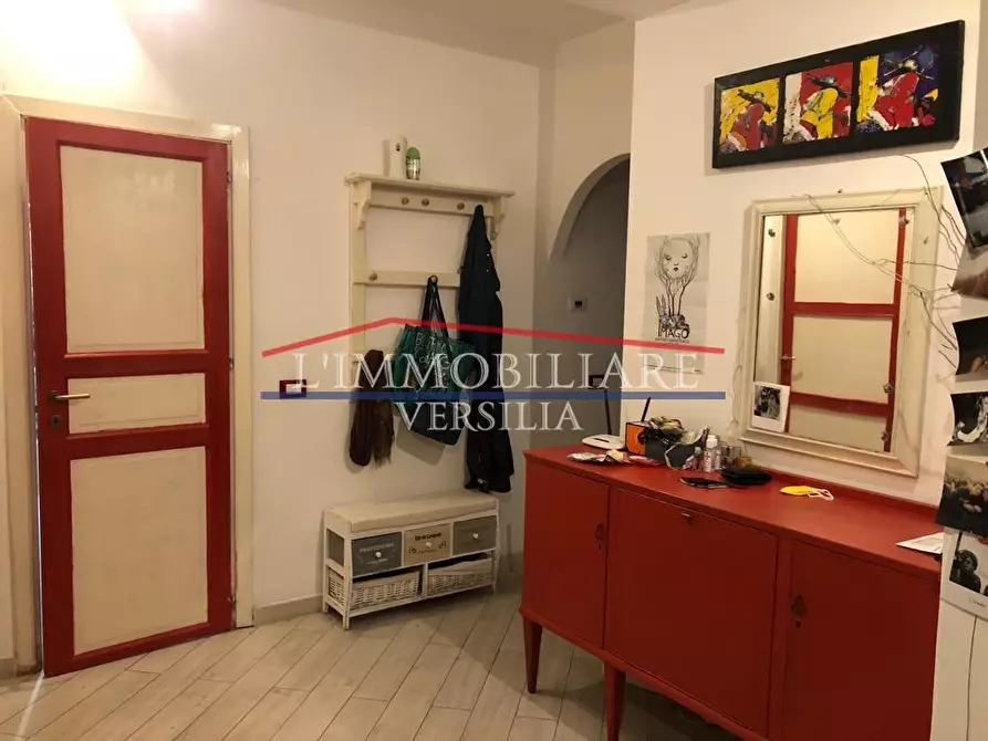 Immagine 5 di Appartamento in vendita  a Montignoso