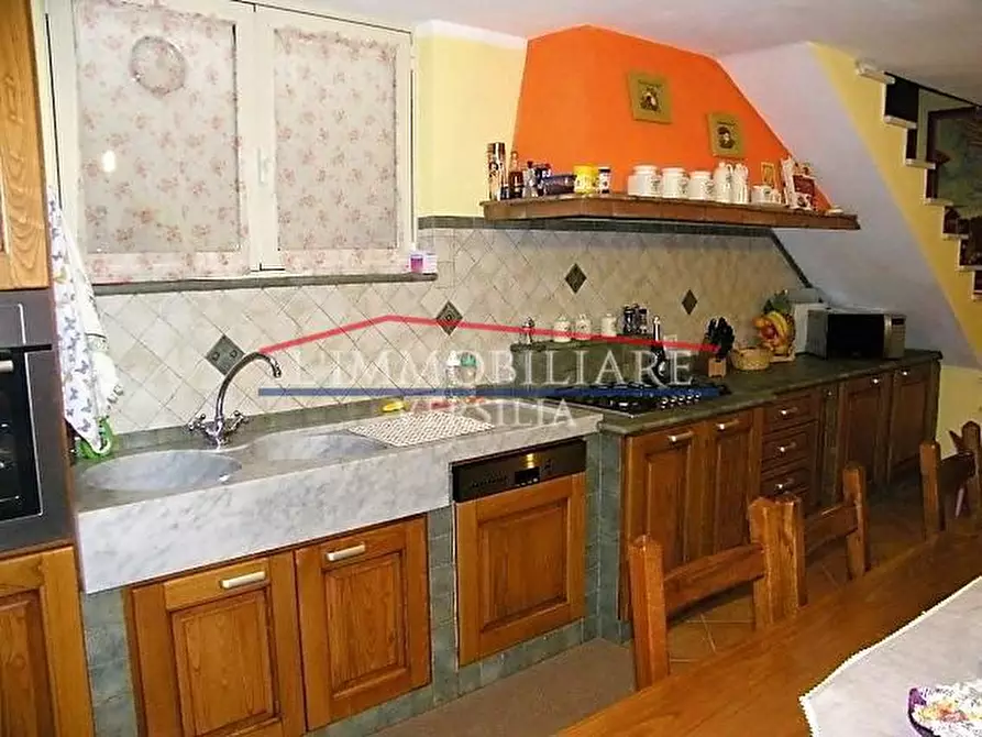 Immagine 13 di Casa semindipendente in vendita  a Massa