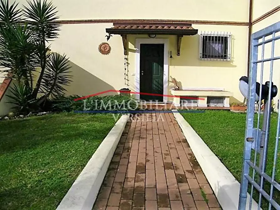 Immagine 18 di Casa semindipendente in vendita  a Massa