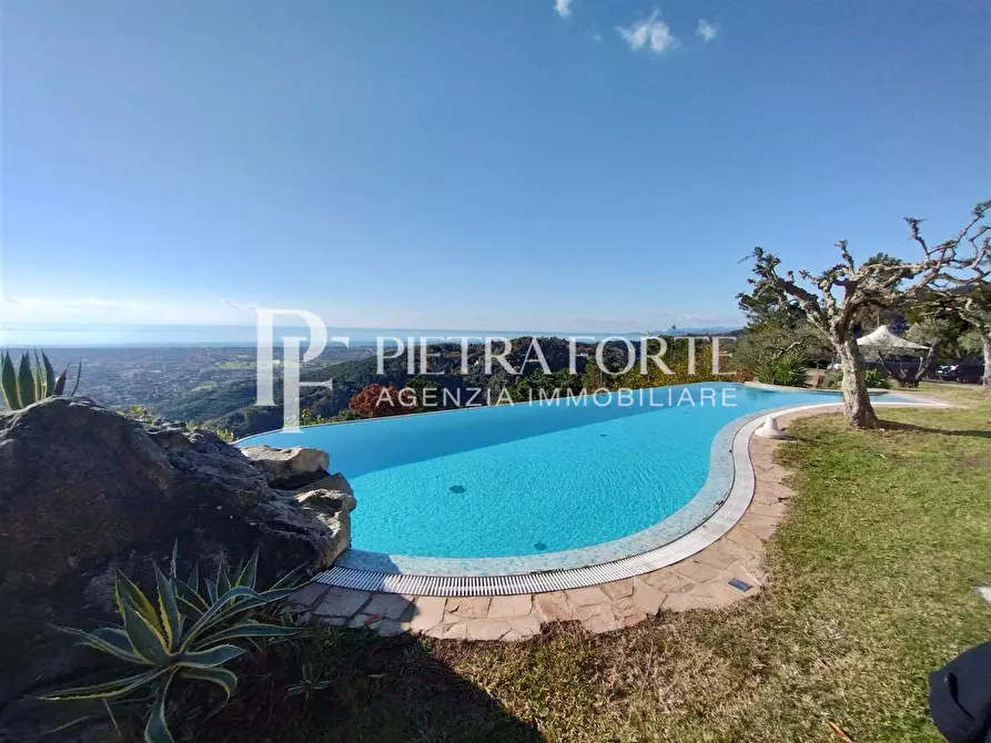Immagine 13 di Villa in vendita  a Pietrasanta