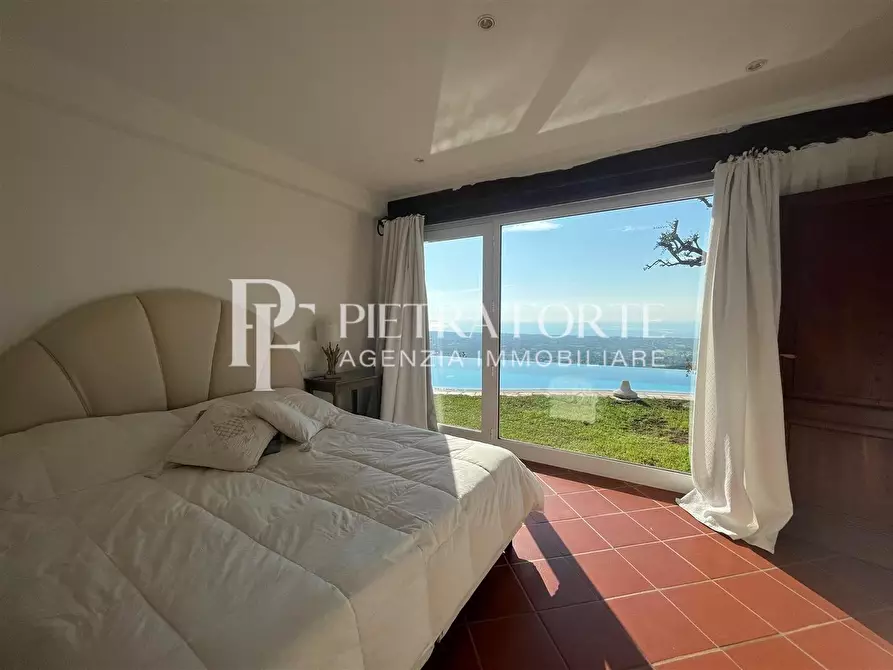 Immagine 31 di Villa in vendita  a Pietrasanta
