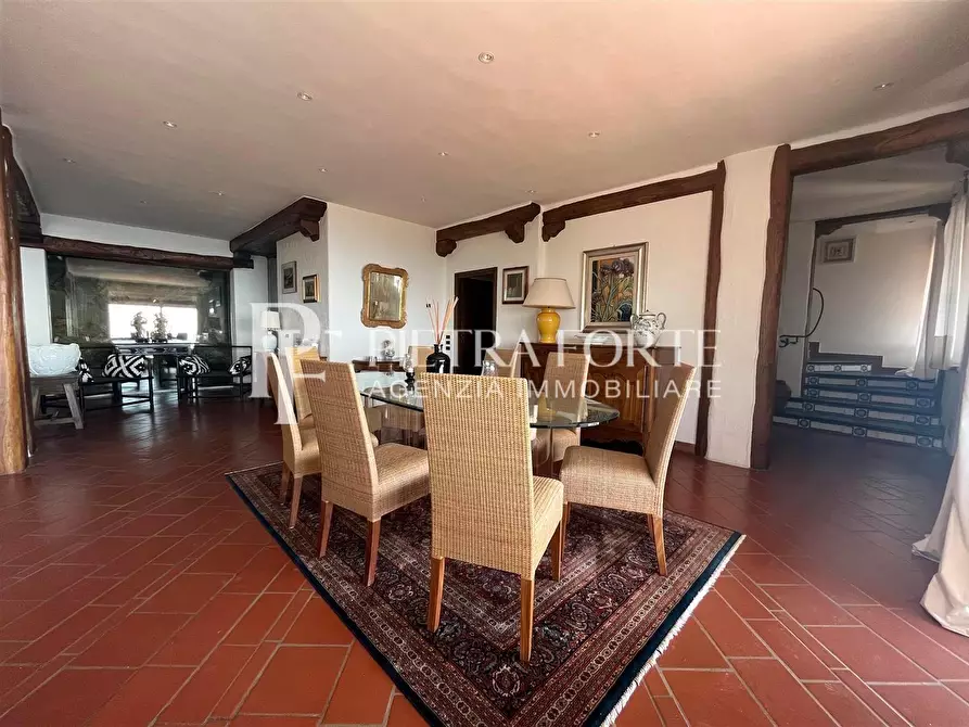 Immagine 22 di Villa in vendita  a Pietrasanta