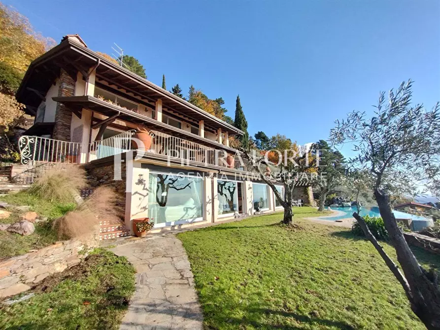 Immagine 28 di Villa in vendita  a Pietrasanta