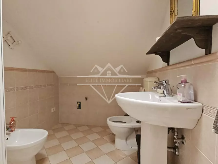 Immagine 16 di Casa indipendente in vendita  a Carrara