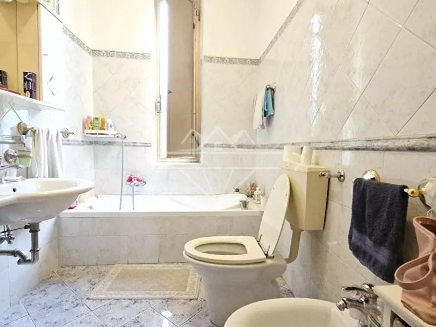 Immagine 14 di Casa indipendente in vendita  a Carrara