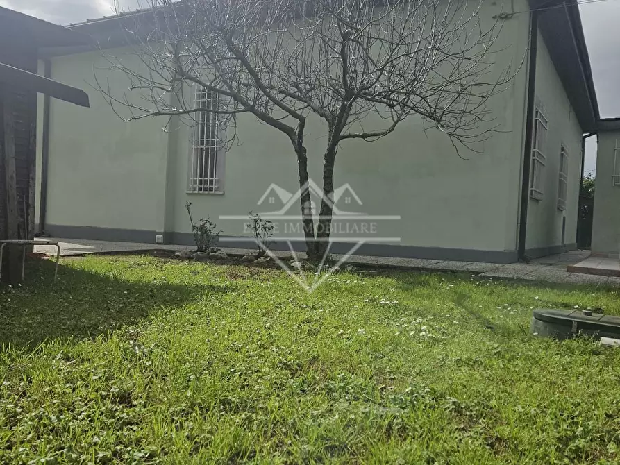 Immagine 19 di Casa indipendente in vendita  a Carrara