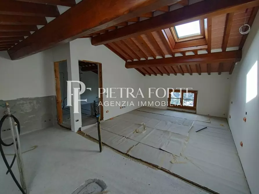 Immagine 5 di Rustico / casale in vendita  a Pietrasanta