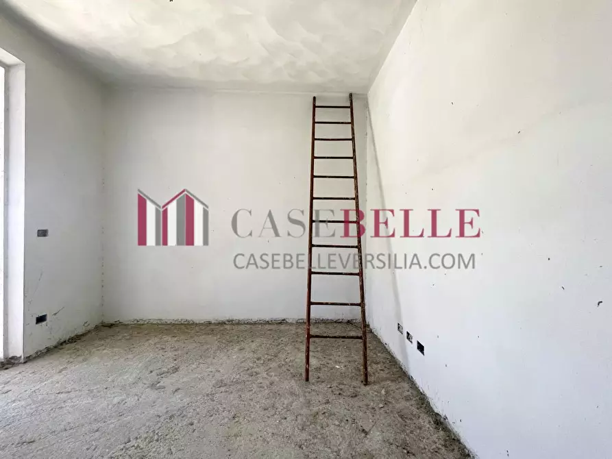 Immagine 30 di Casa bifamiliare in vendita  a Camaiore