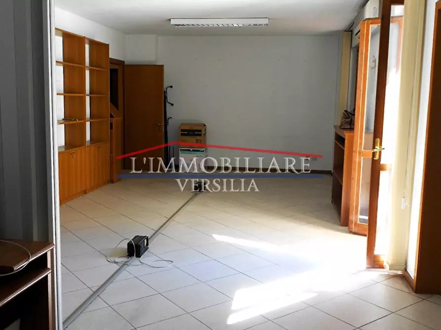 Immagine 7 di Ufficio in vendita  a Montignoso