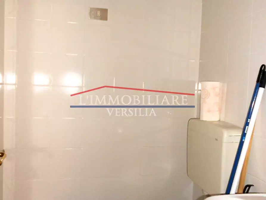 Immagine 24 di Ufficio in vendita  a Montignoso