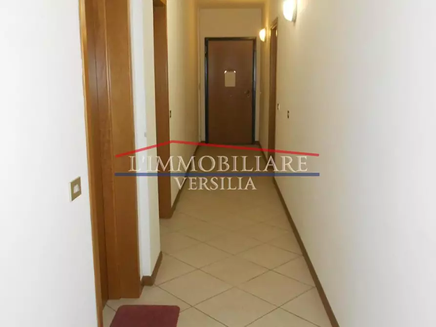 Immagine 11 di Ufficio in vendita  a Montignoso