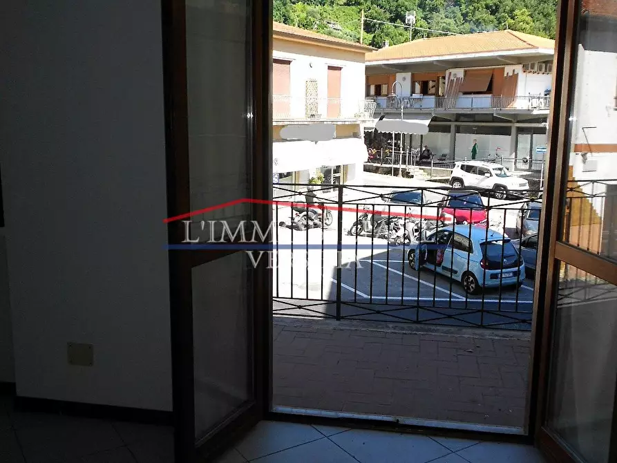 Immagine 22 di Ufficio in vendita  a Montignoso