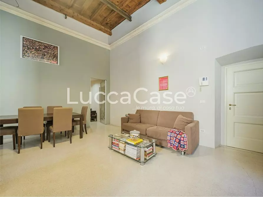 Immagine 22 di Appartamento in vendita  a Lucca