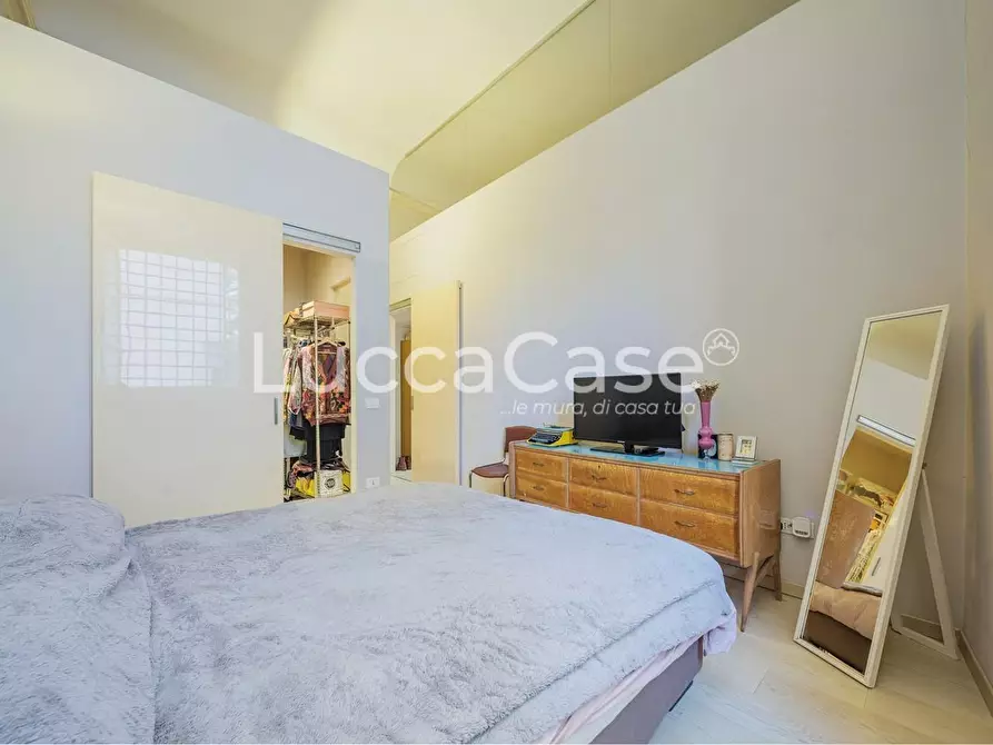 Immagine 7 di Appartamento in vendita  a Lucca