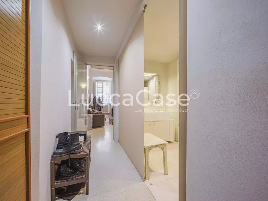 Immagine 20 di Appartamento in vendita  a Lucca