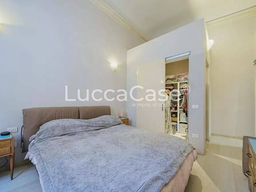 Immagine 8 di Appartamento in vendita  a Lucca