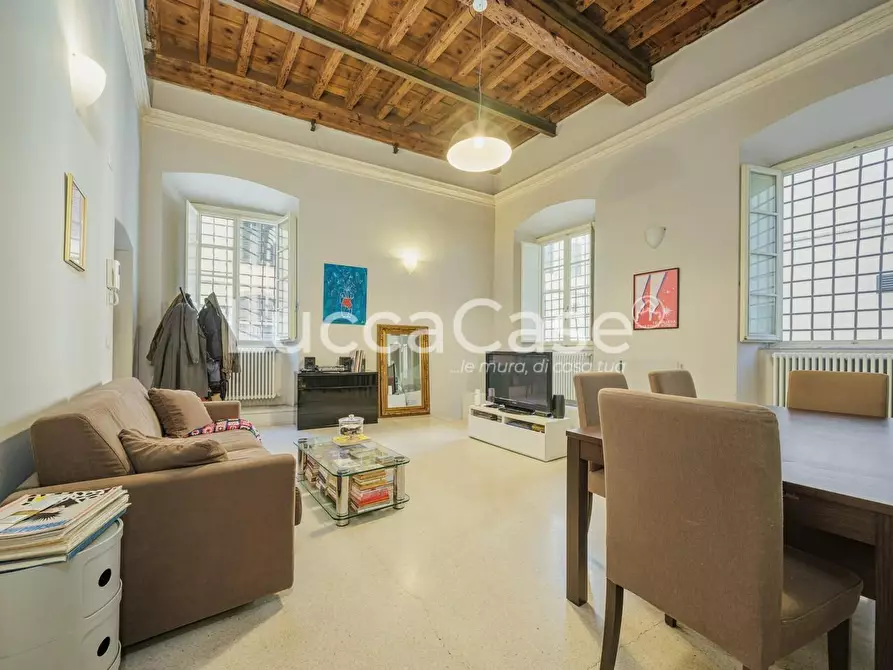 Immagine 2 di Appartamento in vendita  a Lucca