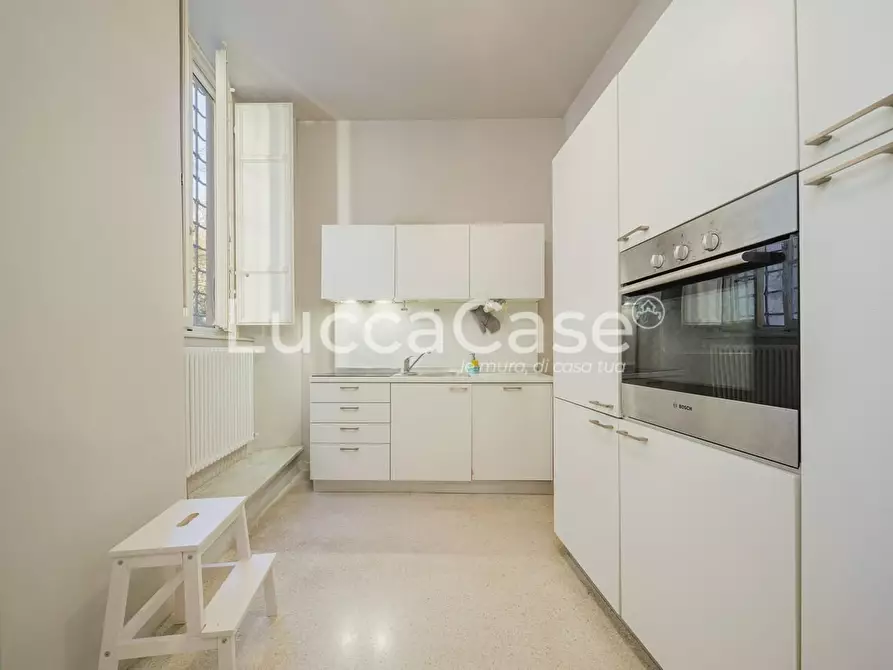 Immagine 5 di Appartamento in vendita  a Lucca