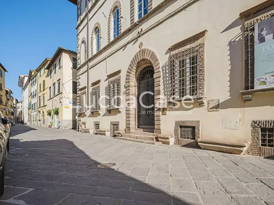 Immagine 26 di Appartamento in vendita  a Lucca