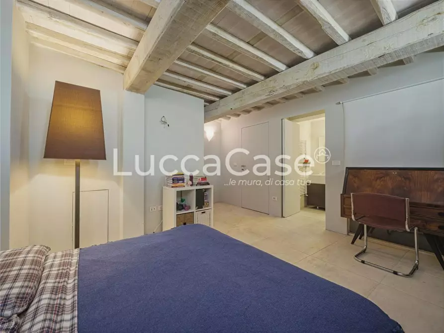 Immagine 13 di Appartamento in vendita  a Lucca