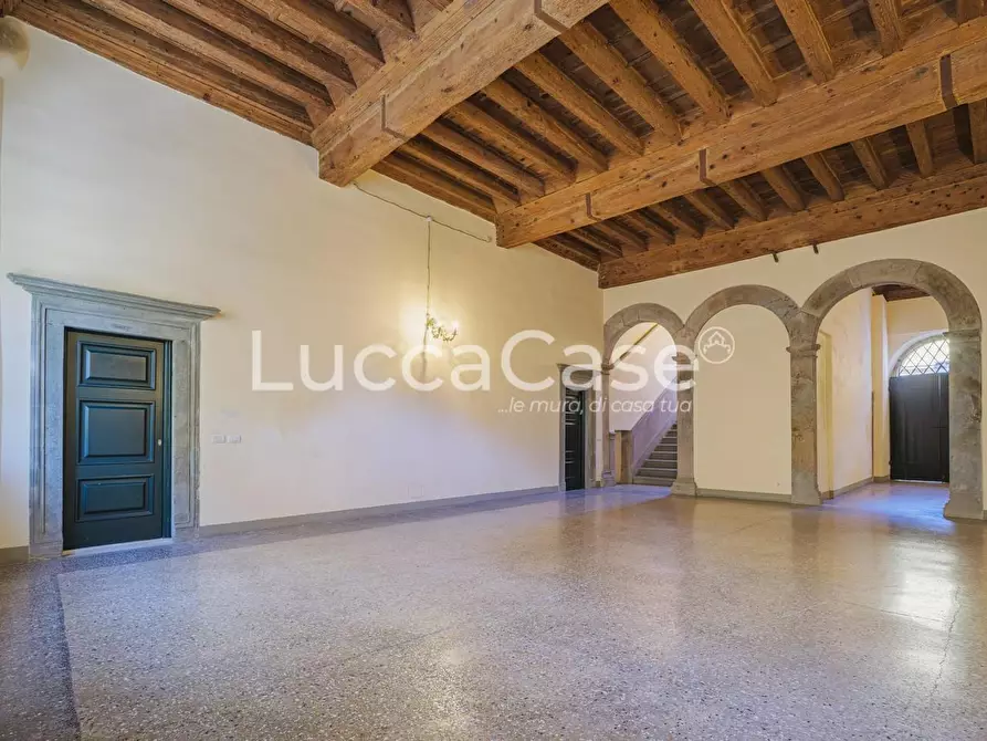 Immagine 23 di Appartamento in vendita  a Lucca