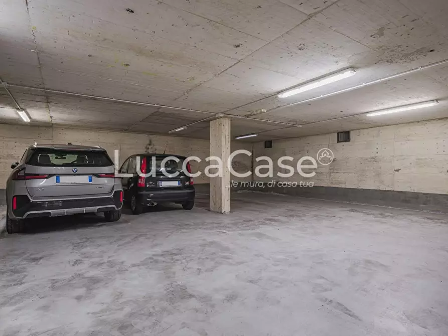 Immagine 24 di Appartamento in vendita  a Lucca