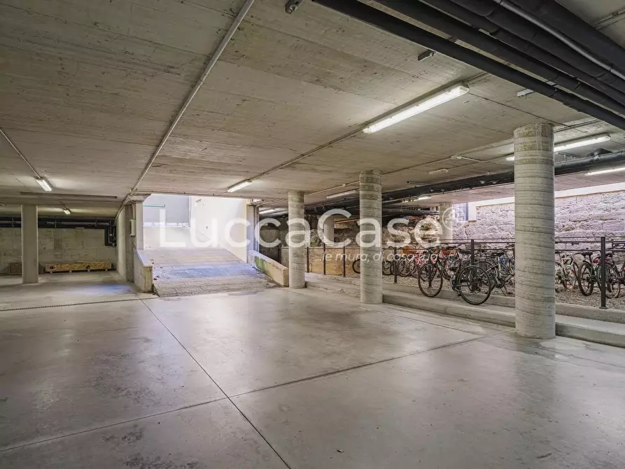 Immagine 25 di Appartamento in vendita  a Lucca