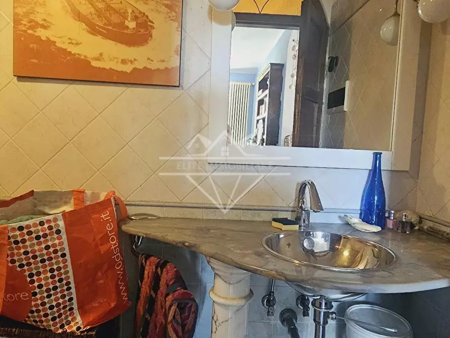 Immagine 13 di Casa semindipendente in vendita  a Carrara