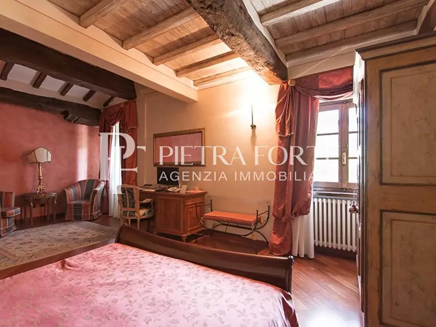 Immagine 39 di Casa colonica in vendita  a Pietrasanta